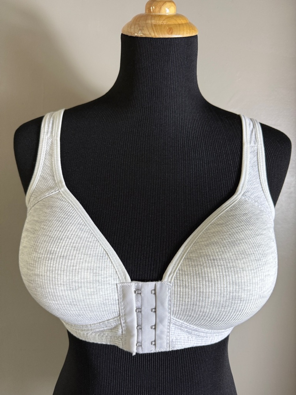 Front-Closure Light Heather Gray Wireless Ribbed Thinly Padded Bra Sz L NWOT